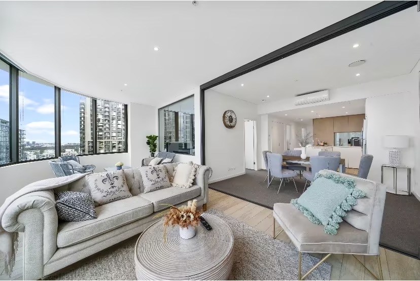Popular Airbnb listing: Wonderful water view free parking Three beds in Wentworth Point