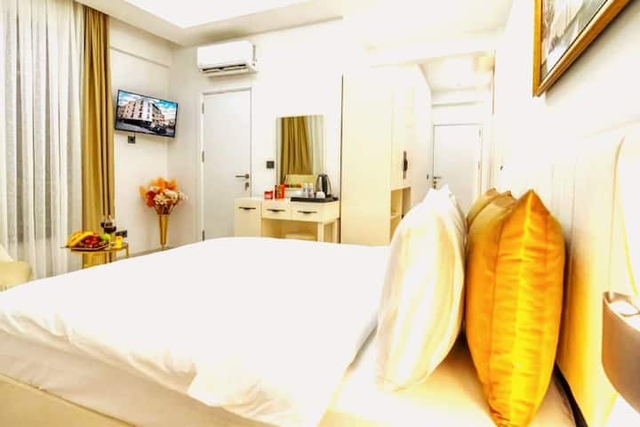 Unique Charming Room In Taksim - Estambul