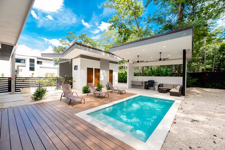 LDB02 Modern house in golf Resort Reserva Conchal