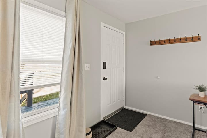 Lo Home Near I-75, Gm Orion Plant, Shops/dining - Auburn Hills, MI