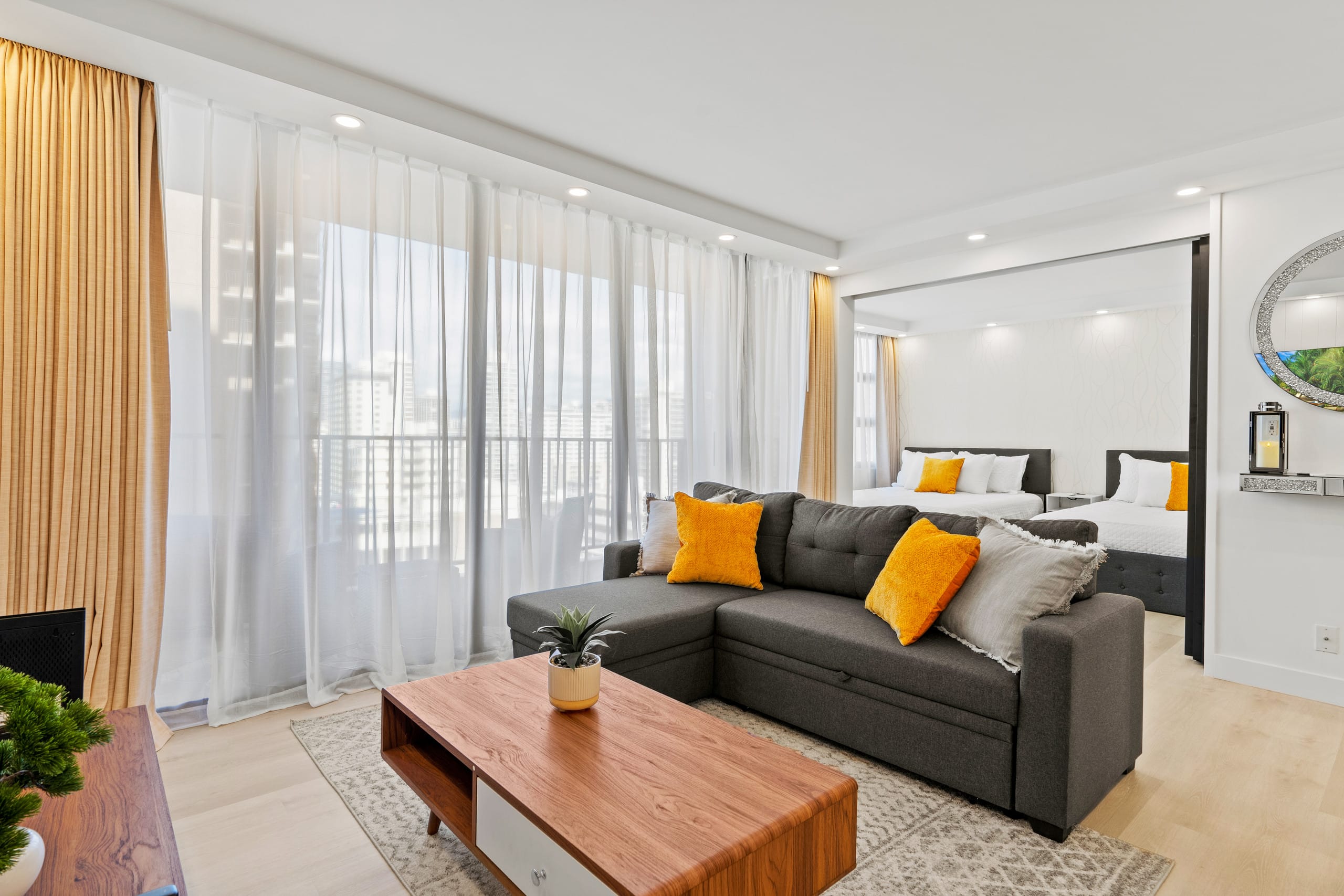 Modern Waikiki Banyan w/Parking. Walk to Beach! - Image 5