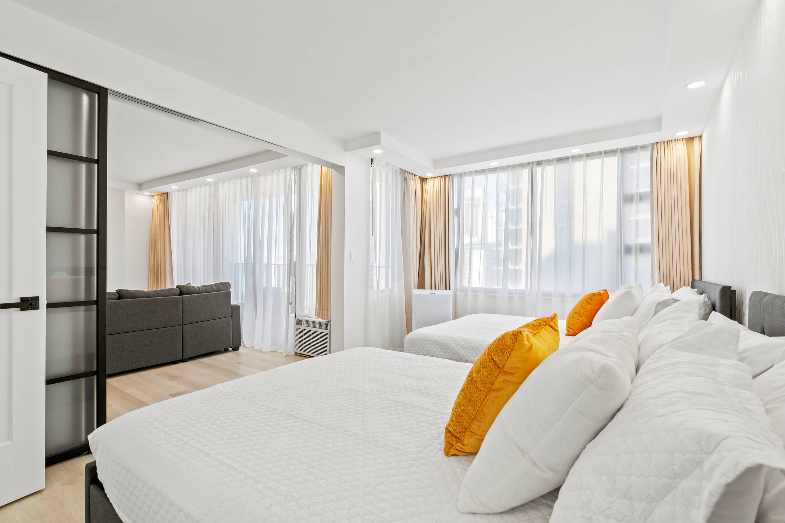 Modern Waikiki Banyan w/Parking. Walk to Beach! - Image 15