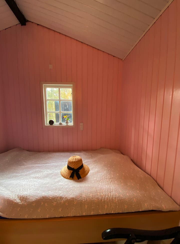 卧室配有双人床（ 120x200 ）