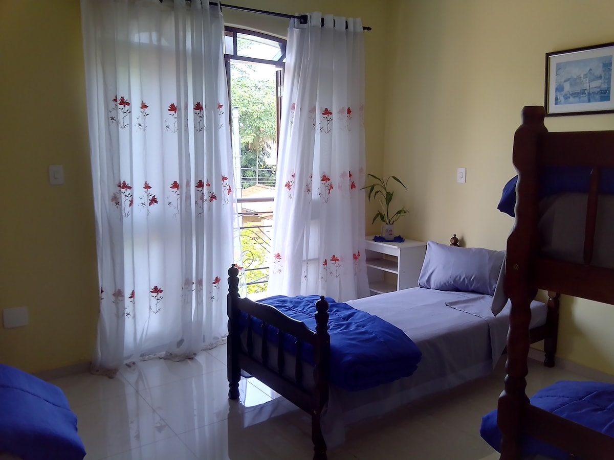 Апартамент за 4 души (MR), споделен, със самостоятелна баня