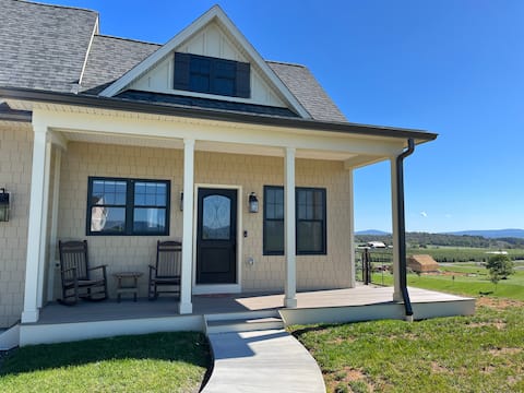 Ventura Cottage: 360-views/HotTub/4 acres/Gym