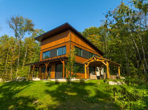 New eco-friendly house – access to Lac Connelly!