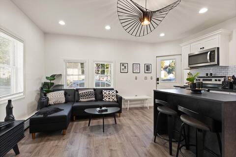Entire Quaint Home Near Boston & Salem w/priv.yard