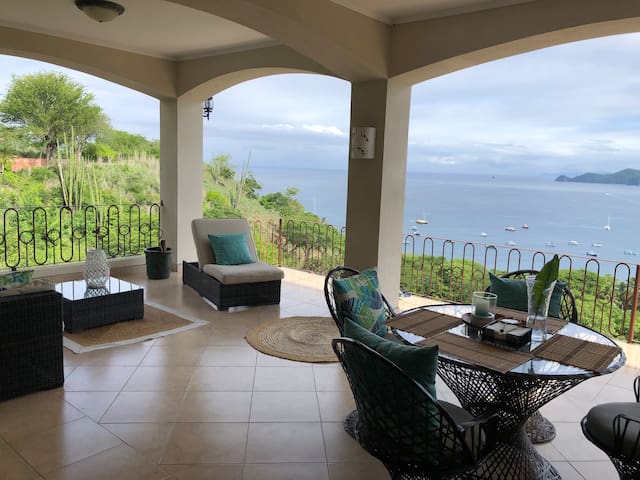 Breathtaking panoramic ocean view penthouse condo