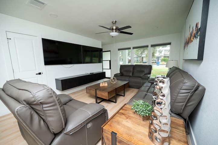 Inviting Retreat 4 Master King w/priv BA~10 to DT