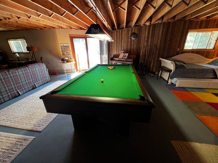 走出地下室到湖边