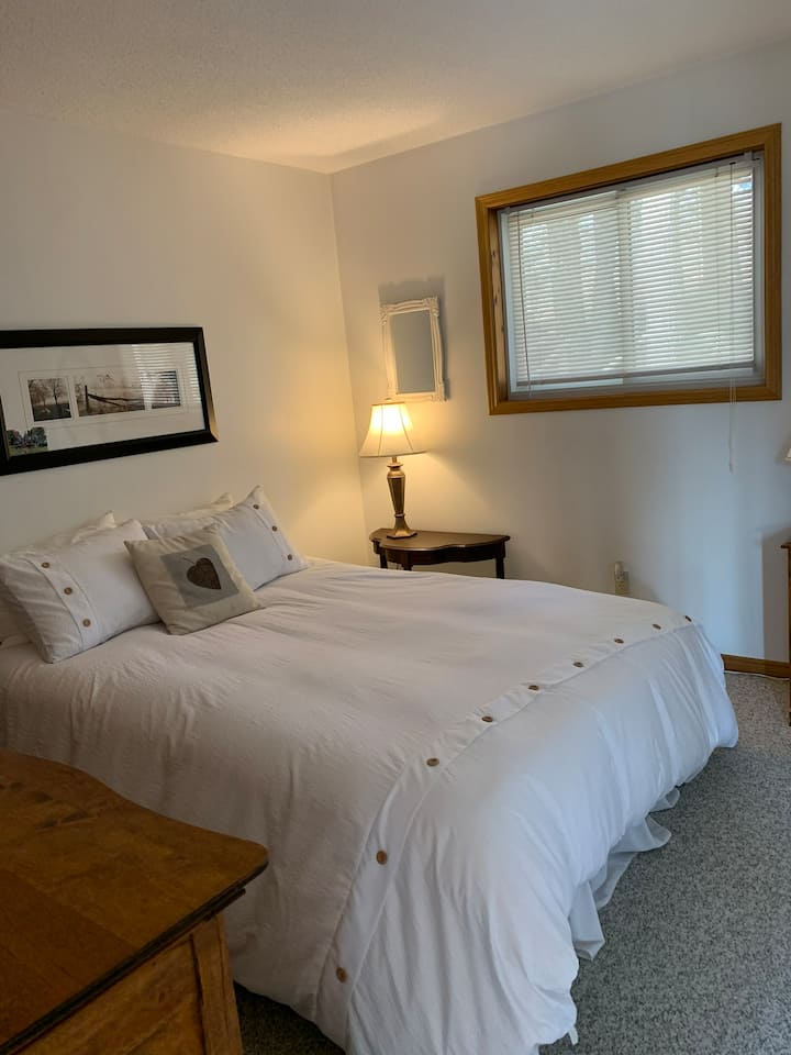 第二卧室，主楼层