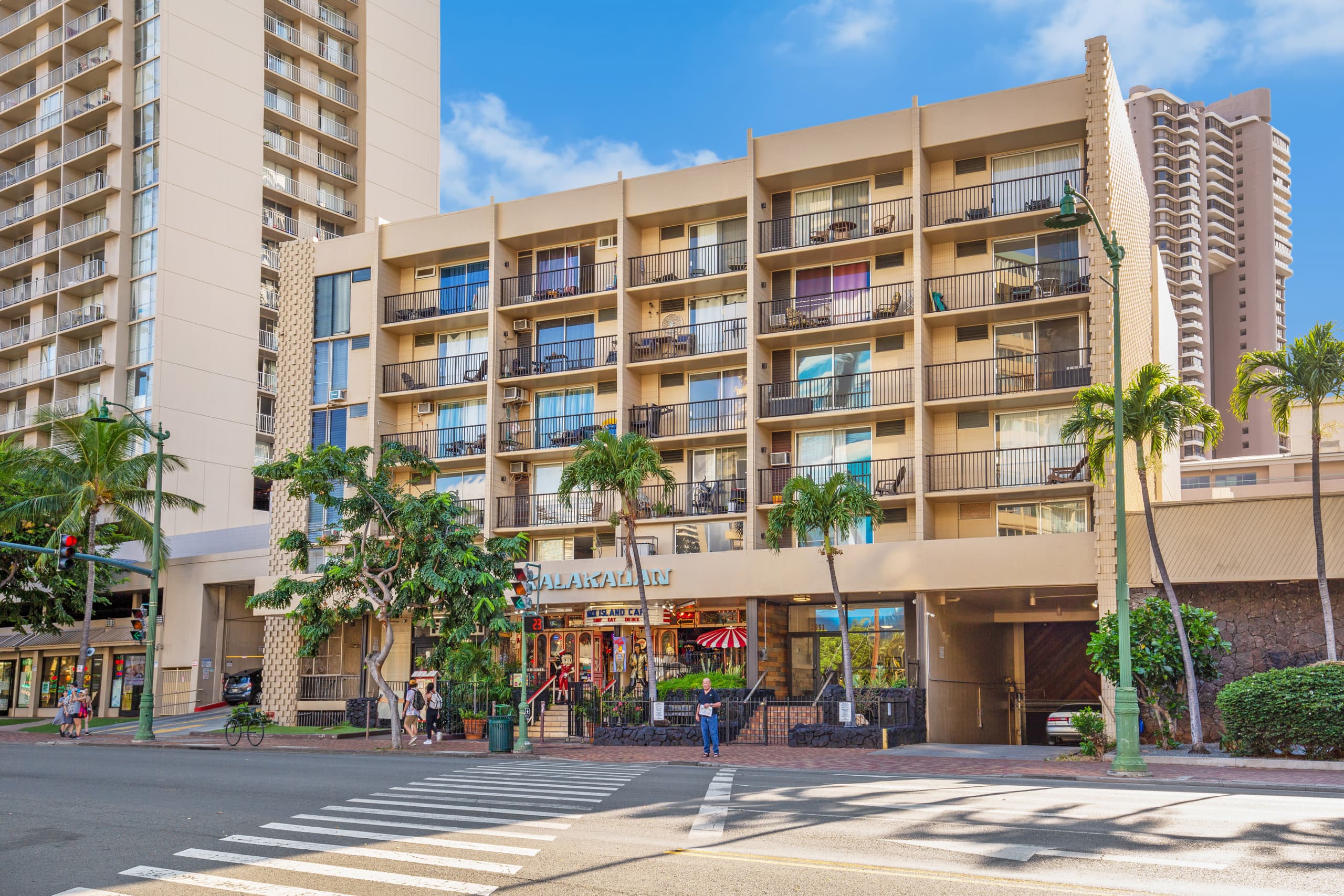 Condo in Honolulu · ★4.91 · Studio · 1 private bath - Image 15