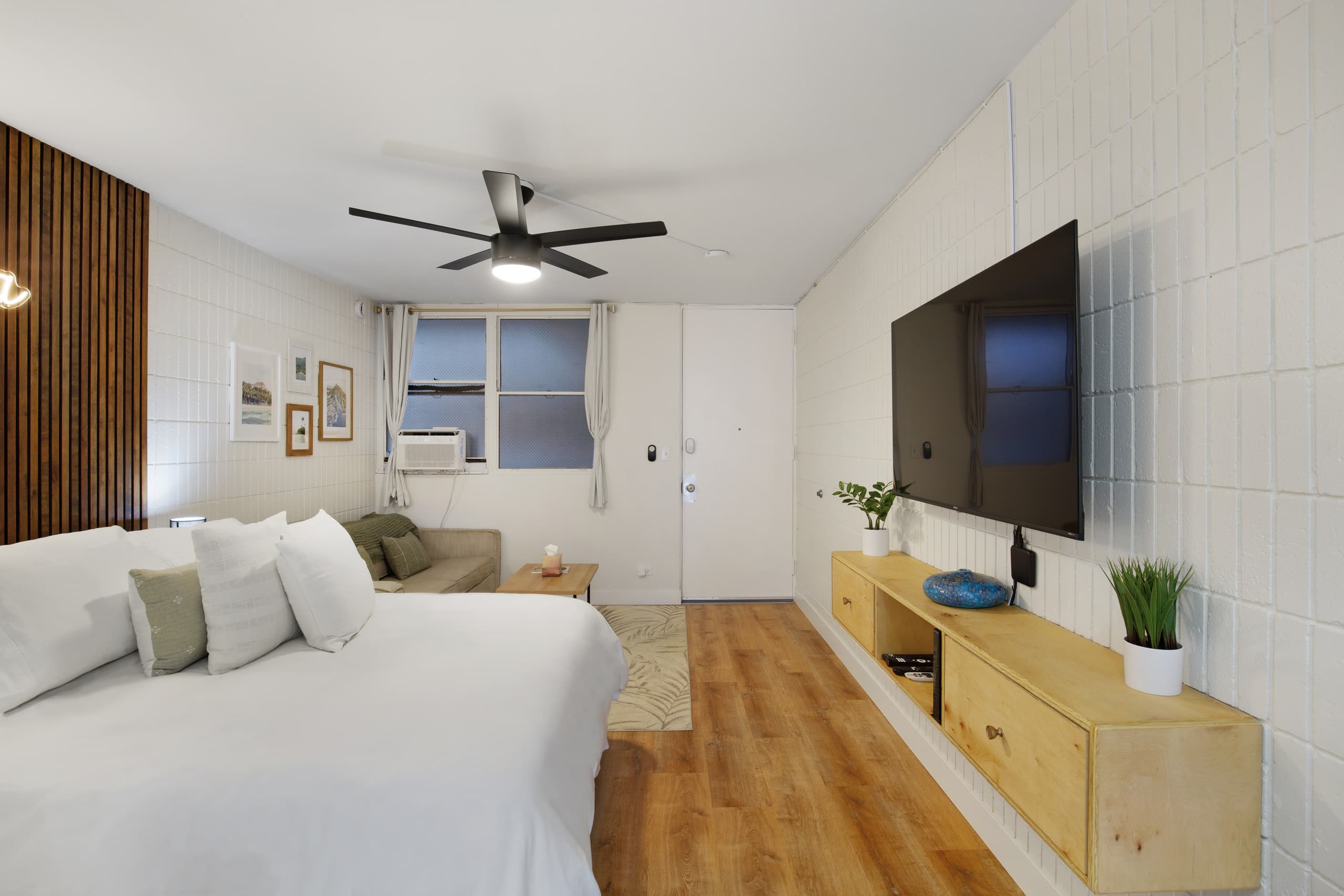 Condo in Honolulu · ★4.91 · Studio · 1 private bath - Image 12