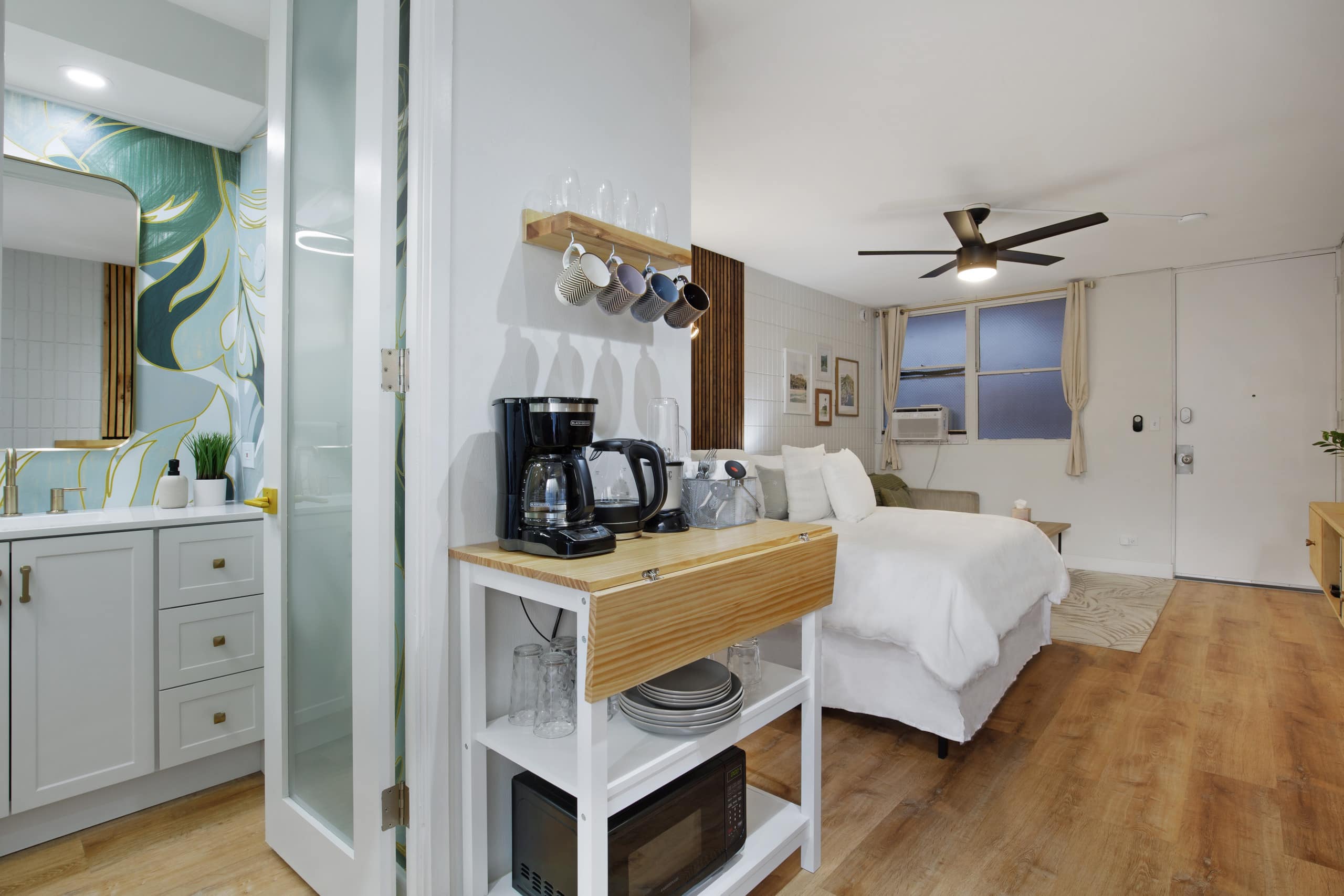 Condo in Honolulu · ★4.91 · Studio · 1 private bath - Image 13