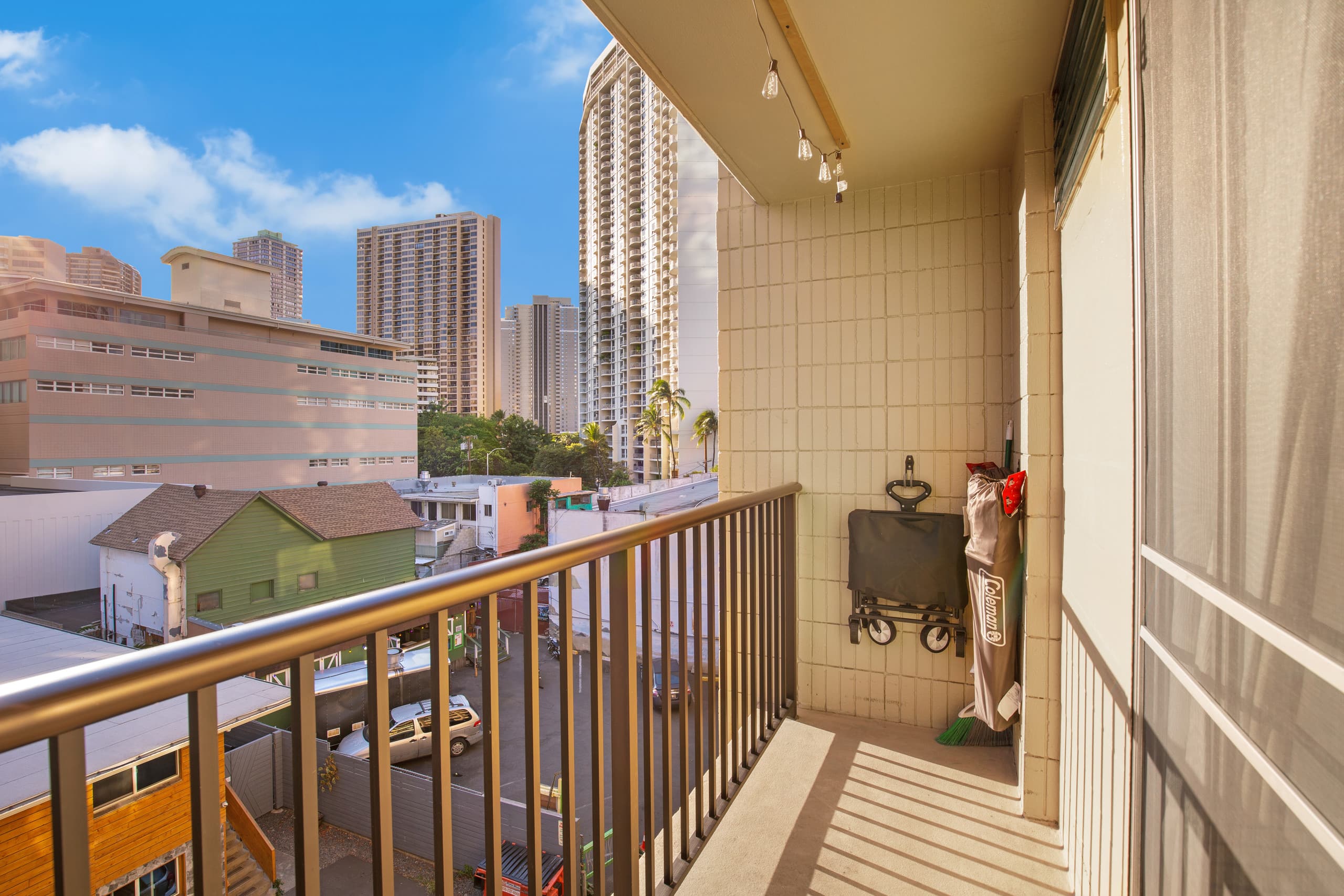 Condo in Honolulu · ★4.91 · Studio · 1 private bath - Image 9
