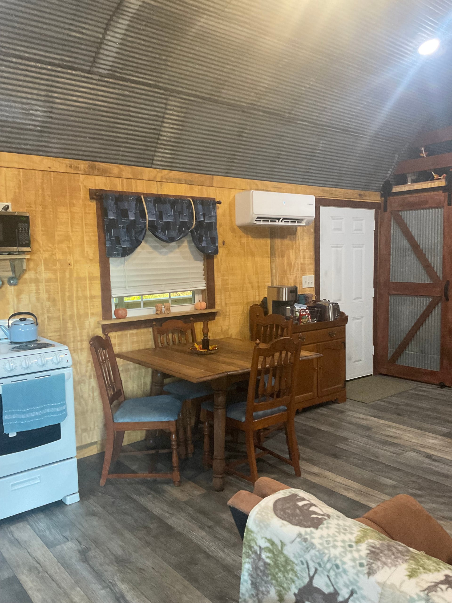 Kuprel Country Cabin