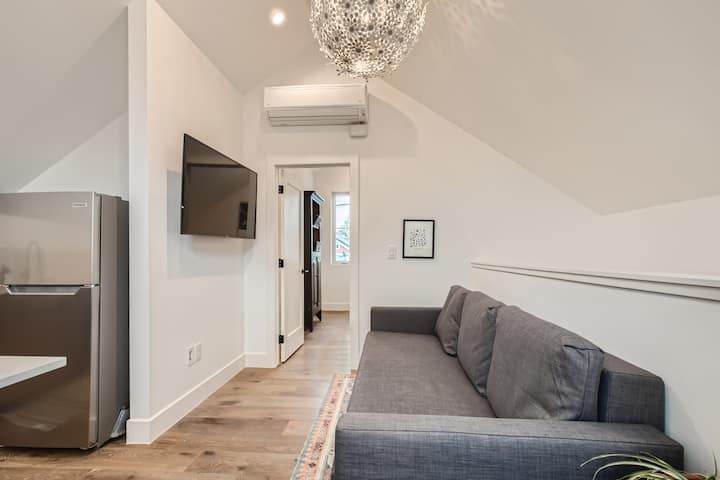 Modern Carriage House 5 Points|rino|downtown - City Park - Denver