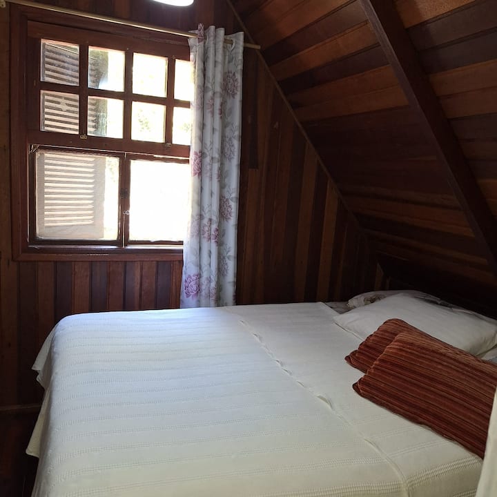 Соба 2 = двоен кревет Quenn / прозорец со затемнување и вентилатор на таванот