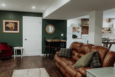 Successful Airbnb property: The Burrow: Cozy & Central Suite in Vernon