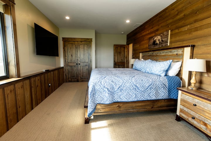 Спална соба со спуштање - брачен кревет (широк 180-220 см)