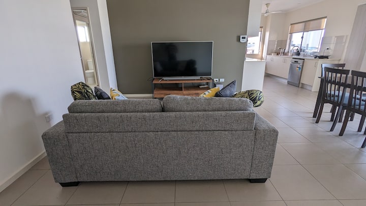 Unwind & Relax In Style - 2 Bedrooms & 2 Bathrooms - Australia