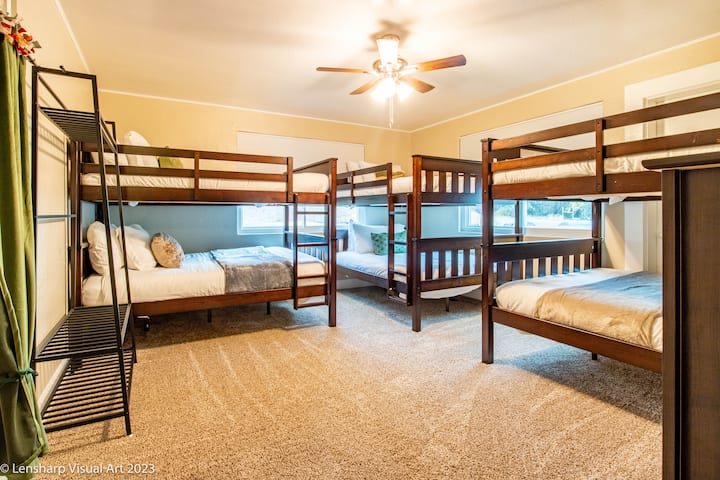 BR3 ՝ 3 երկհարկանի մահճակալ ՝ հարմարավետ անկյունով