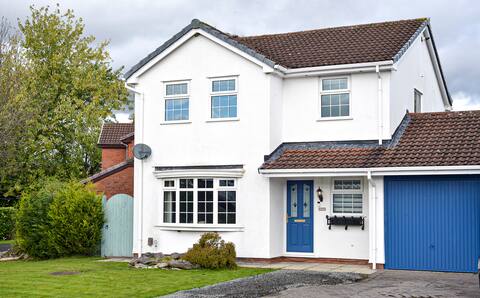 Modern, Spacious 4-Bed | Ideal for Work & Leisure