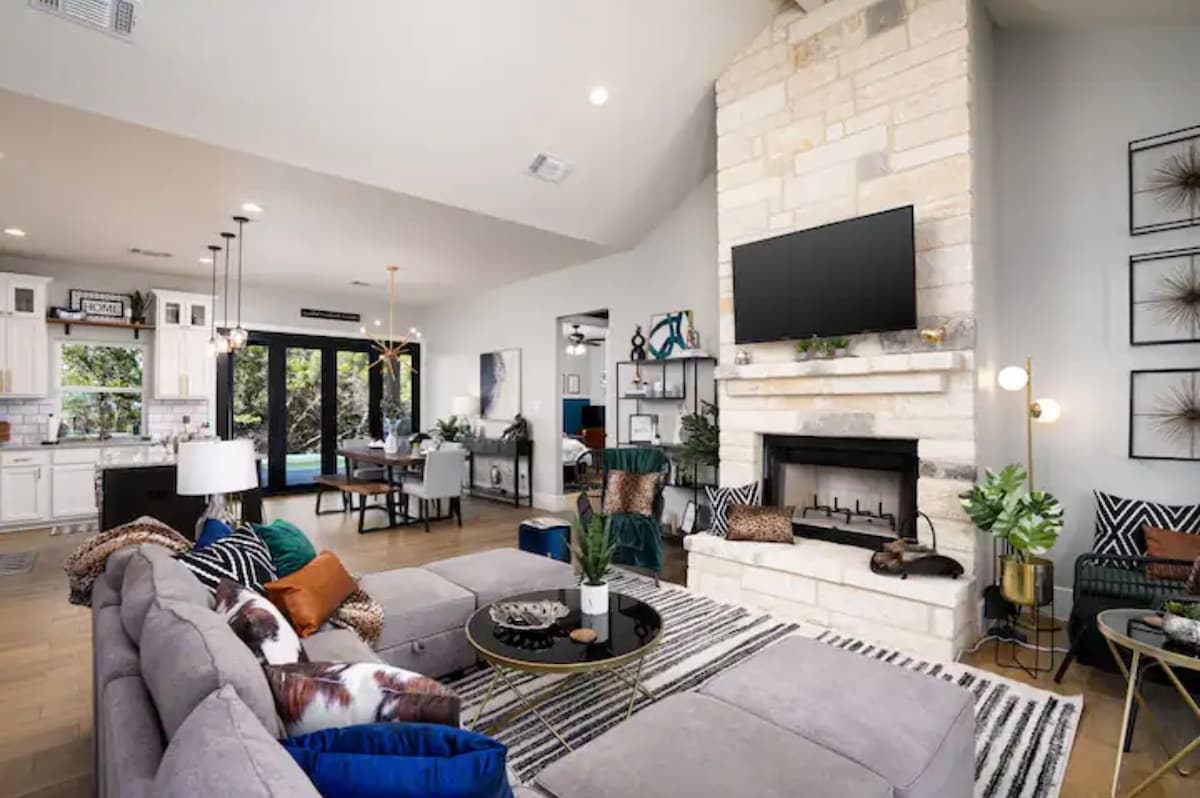 Top performing Airbnb: Luxury by The Lake! in Canyon Lake