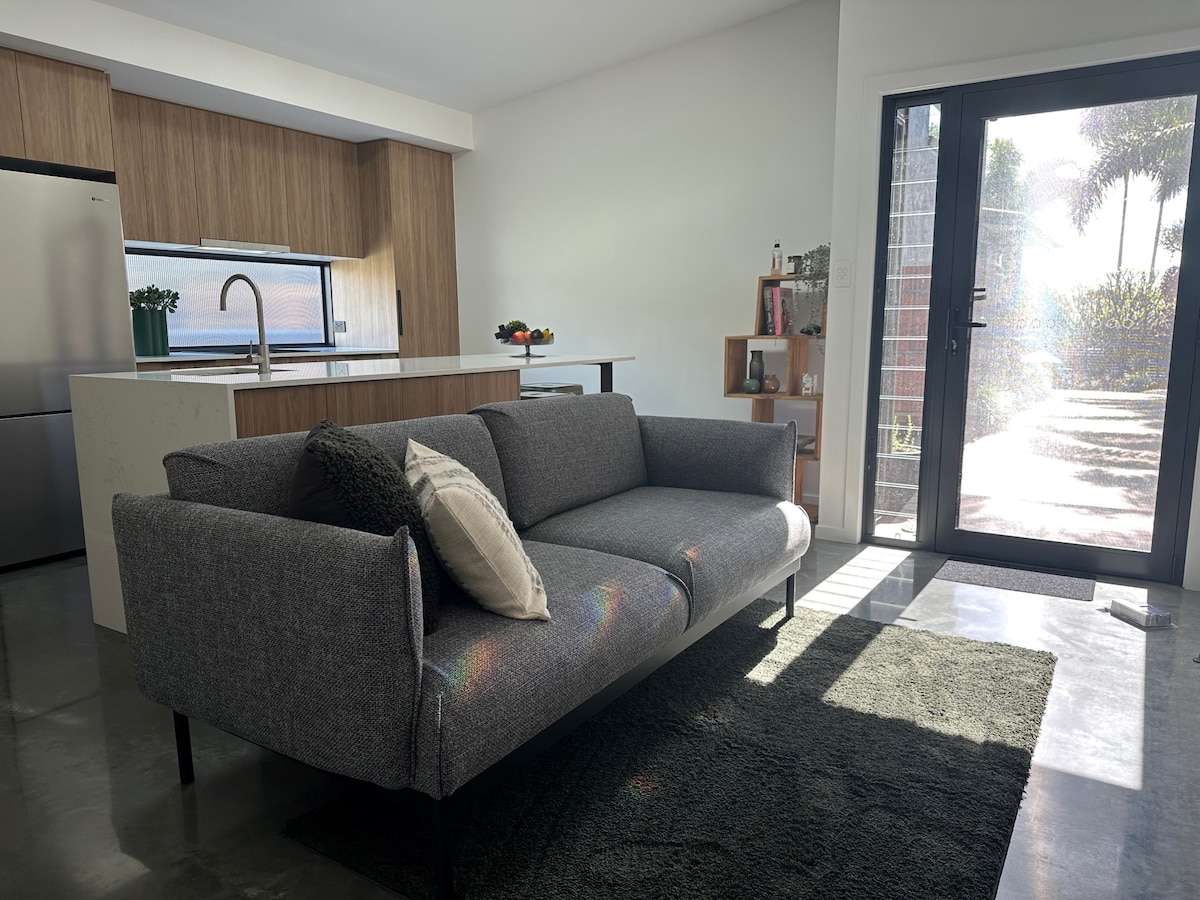 Popular Airbnb listing: Lennox Head Executive Studio in Lennox Head