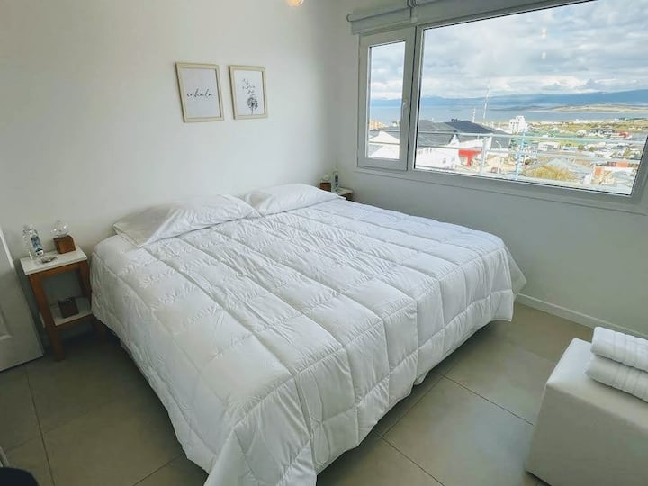 S možnosťou dvojlôžka alebo jednolôžka. 
Výhľad na kanál z postele AlSur je snom.