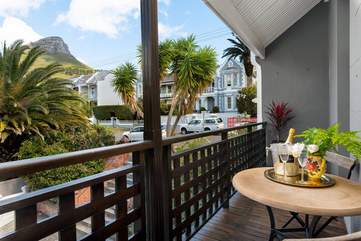 Hot jacuzzi spa in city bowl gem with mtn views gallery image 4