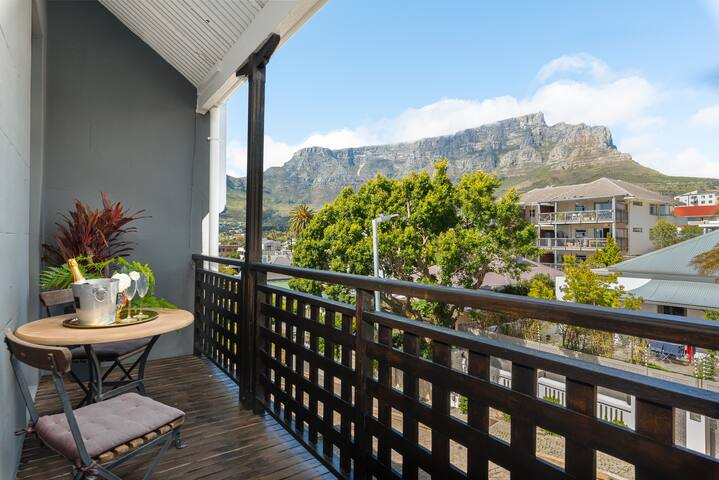 Hot jacuzzi spa in city bowl gem with mtn views gallery image 2