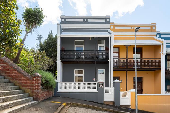 Hot jacuzzi spa in city bowl gem with mtn views gallery image 3