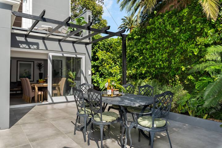 Hot jacuzzi spa in city bowl gem with mtn views gallery image 5