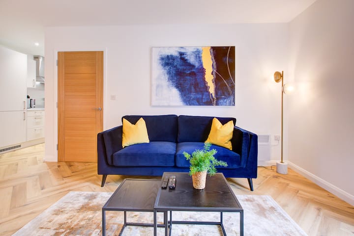 New 2br Flat Mitcham, Wimbledon | Self Check-in | - Epsom