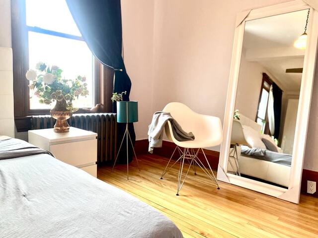 Beautiful sunny 7 1/2 apartment gallery image 5