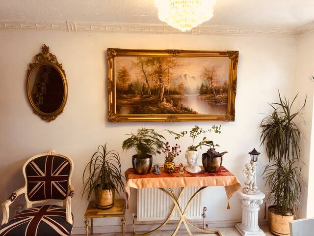 Lovely 4Bed House Garden/Parkin gallery image 5