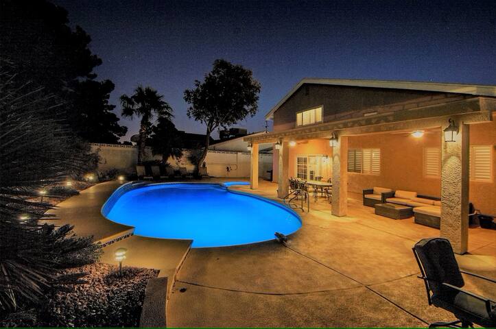 Beautiful, Private, Fun & Close to Strip! gallery image 5