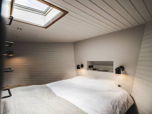 Luxe design woonboot op Amstel gallery image 2