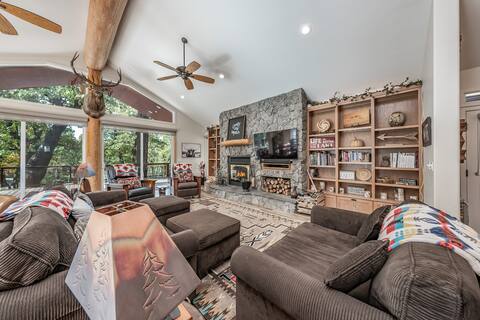 Gorgeous, multi-property with SPA& outdoor kitchen