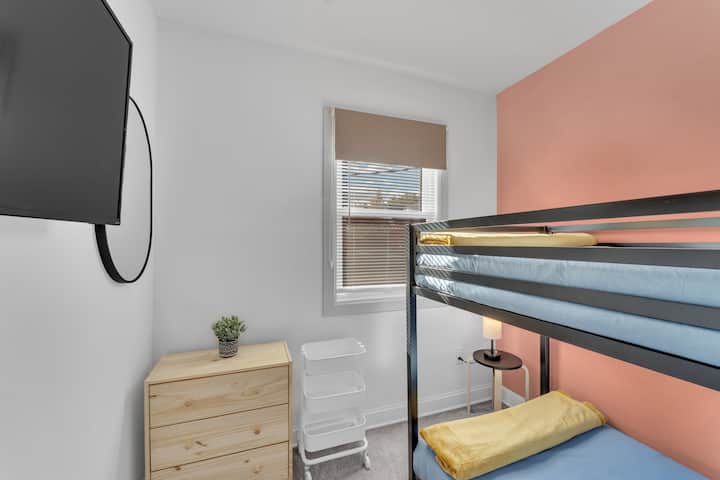 Искусете ја удобноста на нашата соба на спрат