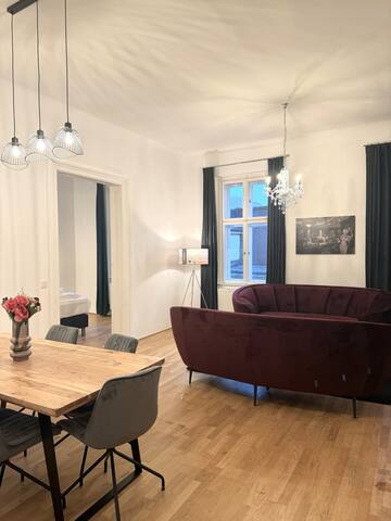 Elegant Vienna Charm: Central 3-Bedroom Apartment gallery image 4