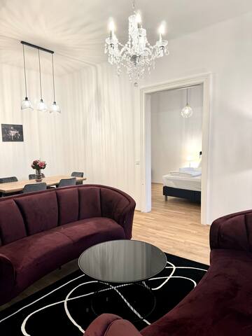 Elegant Vienna Charm: Central 3-Bedroom Apartment gallery image 3