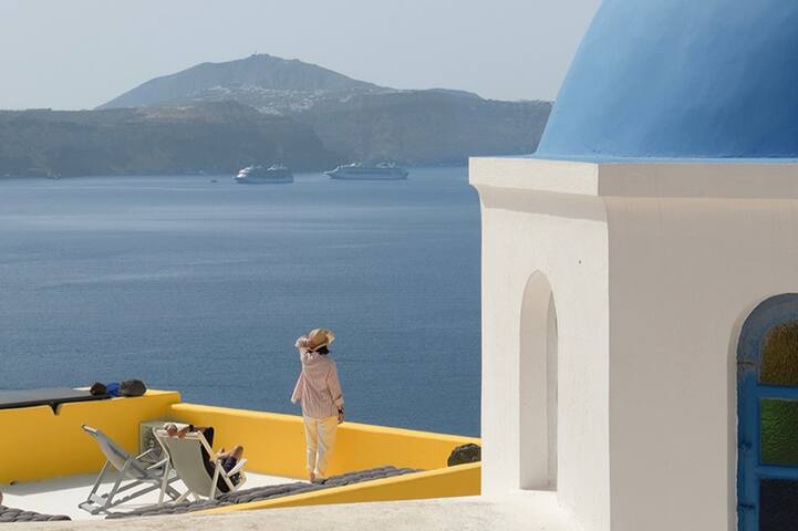 Ilivatos – Elegant Villa on the Caldera’s Edge gallery image 4