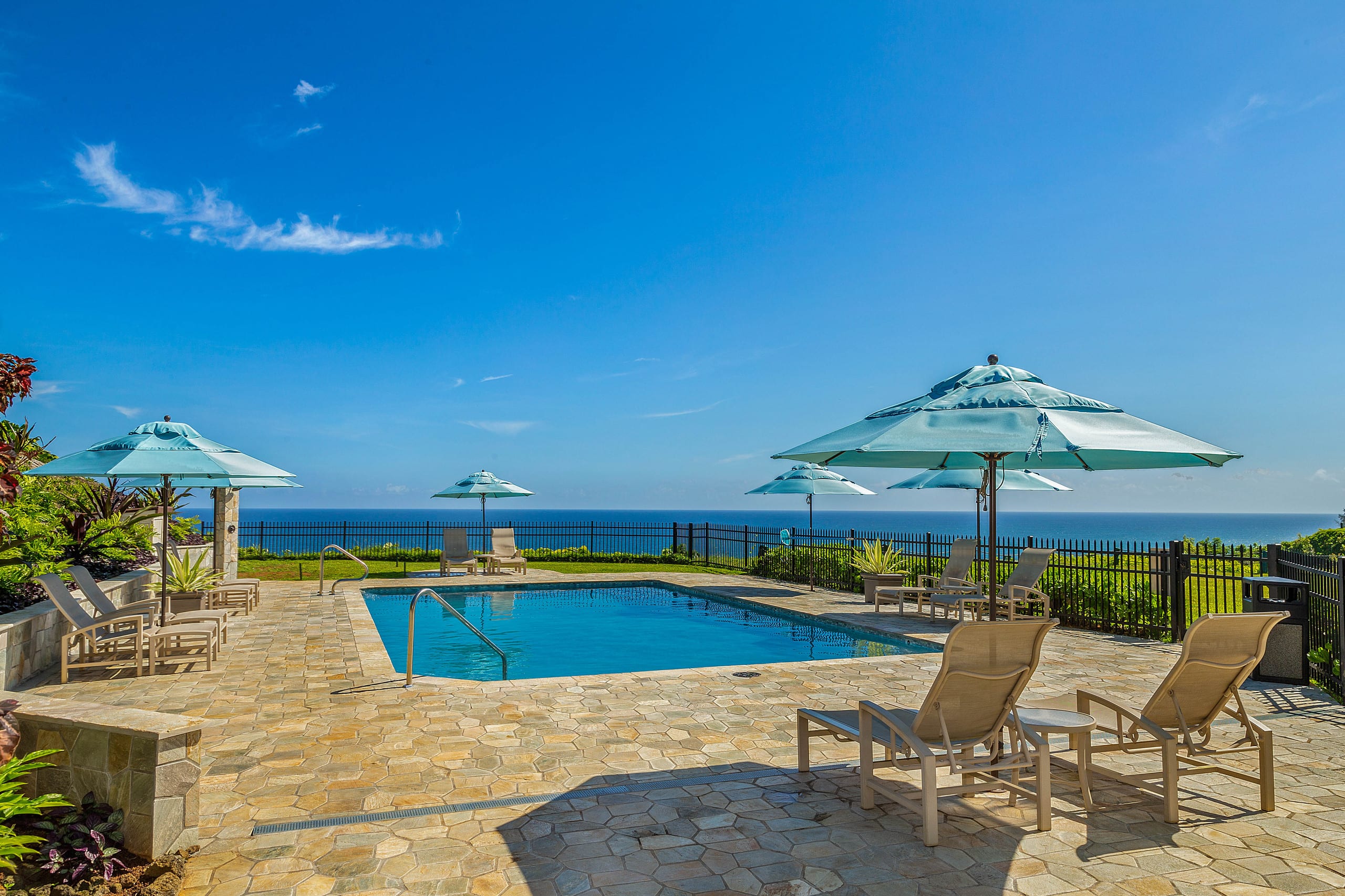 Puu Poa 413 - Premier Air Conditioned Penthouse! - Image 32