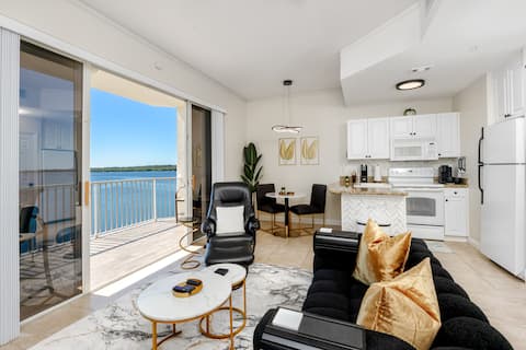 Successful Airbnb property: Elegant Waterfront Place for Two/Boca Ciega Resort in West Lealman