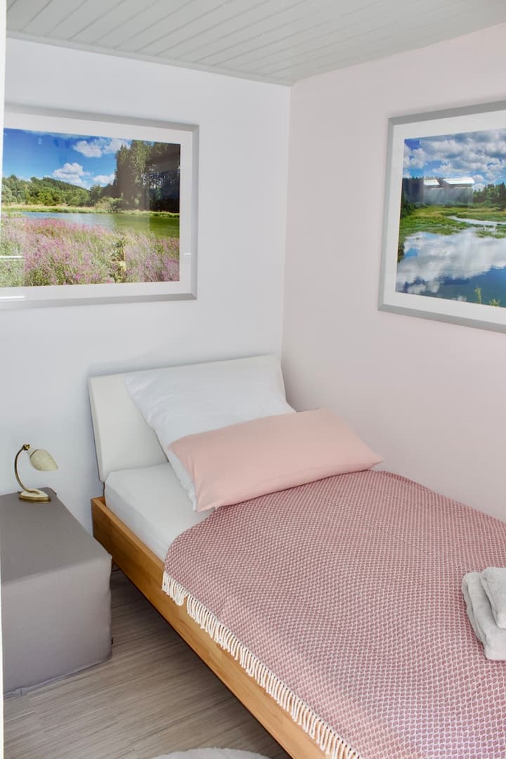 Dormitorio con cama 100x200 en el primer piso