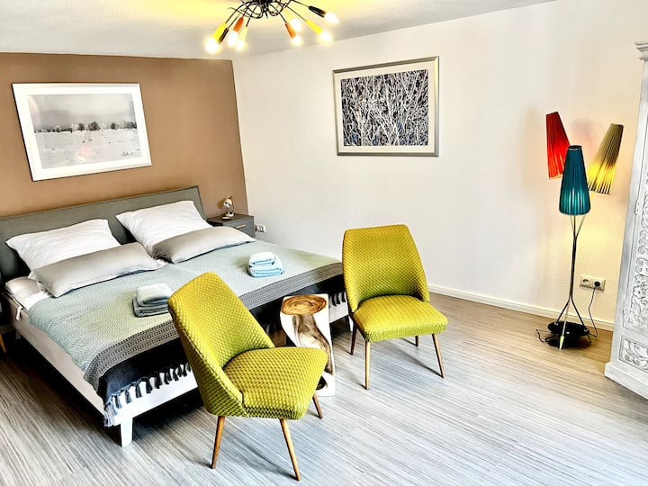 Ducha con cama matrimonial 180 × 200 en el primer piso