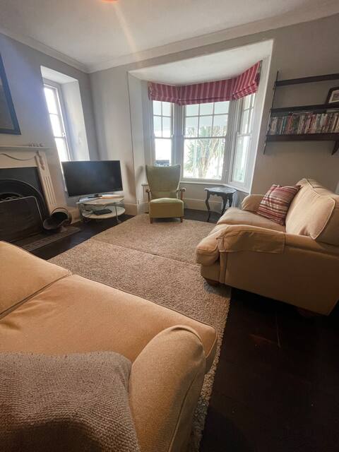 Successful Airbnb property: 100m from the beach! in Perranzabuloe