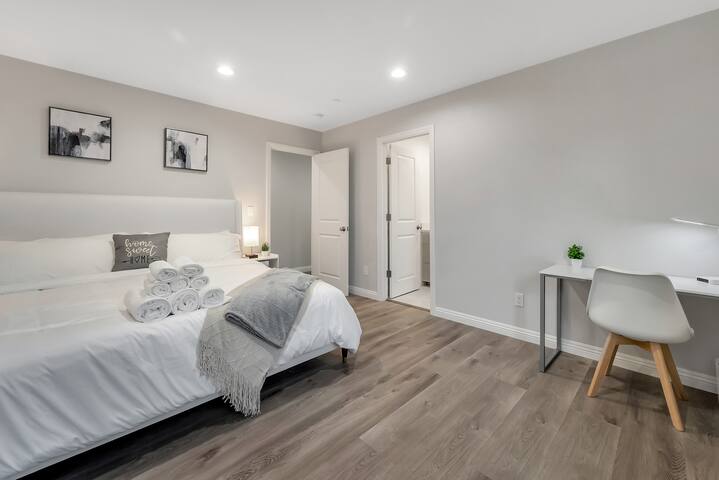 Newly built 2100 sqft modern home 6br/5ba sleep 16 gallery image 4